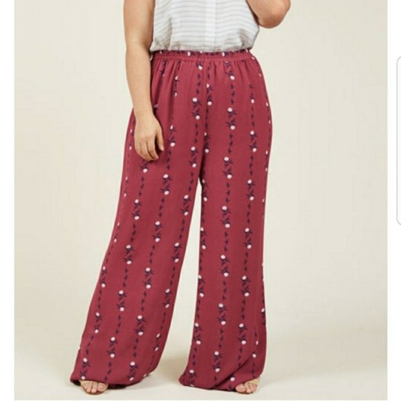 ModCloth Eugene Floral Wide Leg Palazzo Pants in Berry - Picture 3 of 7